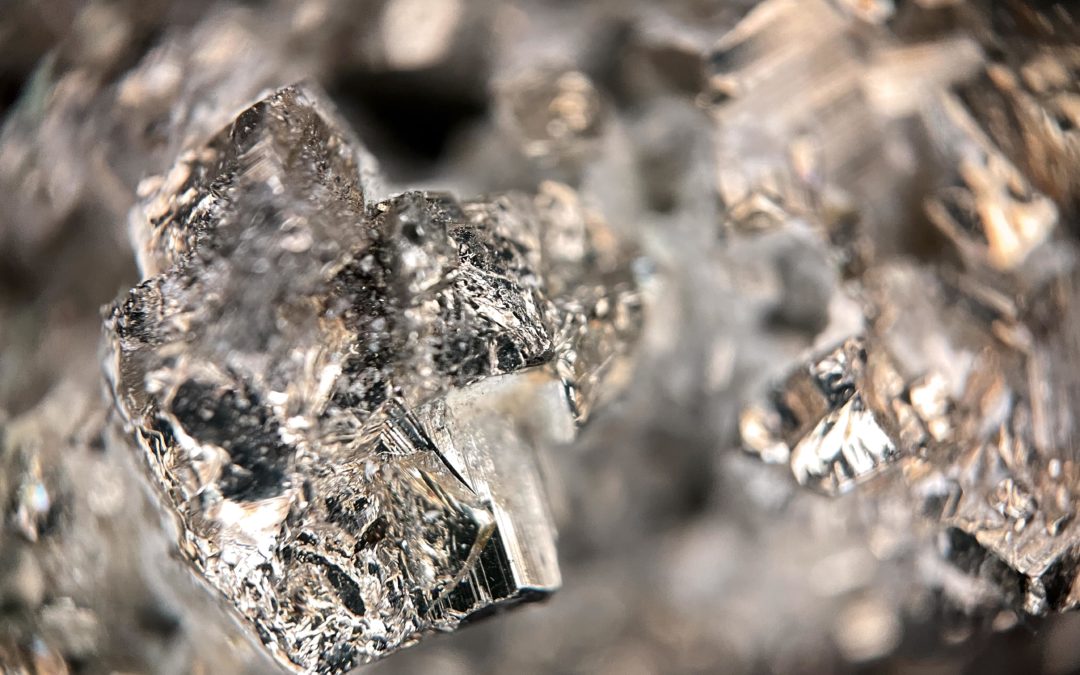 Minéraux de rhodium photographié en macro